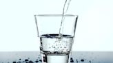 La ciencia responde: ¿es una alternativa saludable beber agua con gas?