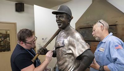 New Jackie Robinson statue to replace stolen one gets all-star dedication at Kansas youth baseball field – KION546