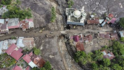 Aumentan a 50 las víctimas mortales por las riadas con lava en Indonesia