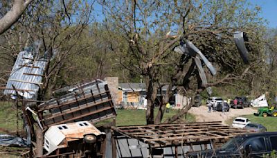 Parts of central US hit by severe storms, while tornadoes strike in Kansas and Iowa