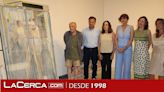El alcalde de Albacete felicita al pintor Pepe Carretero tras proclamarse ganador de la XV Bienal de Artes Plásticas