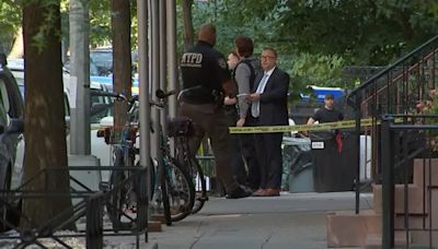 1 dead, 1 woman critical in suspected murder-suicide on Upper East Side