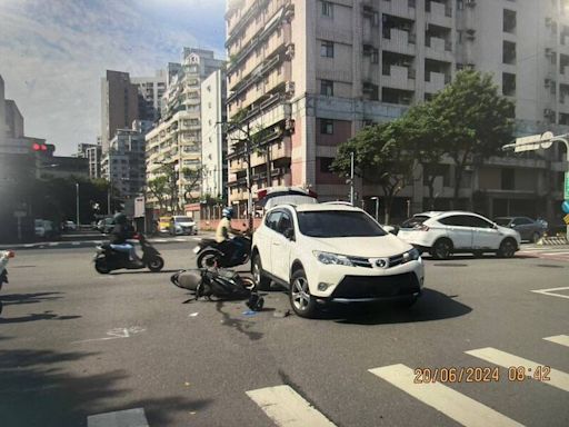 新北父騎機車載5歲幼子 與左轉車相撞倒地險送命