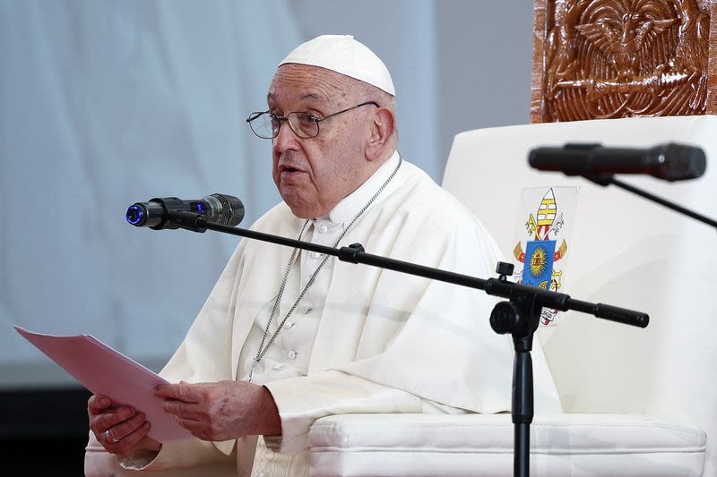 Pope Francis, in resource-rich PNG, urges fair treatment for workers