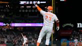 Pederson hits 3 HRs, drives in 8 as Giants stun Mets 13-12