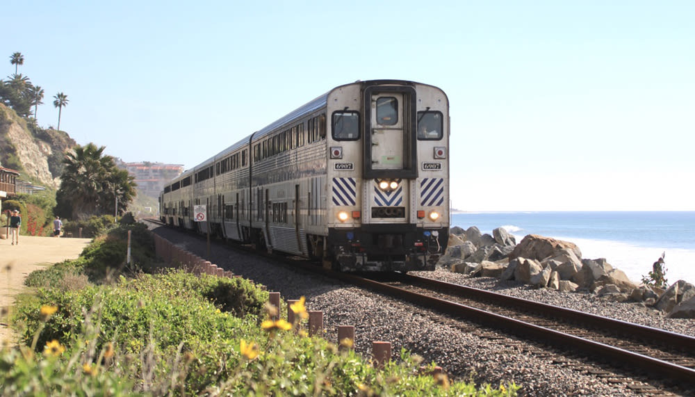 Sand takes increasing role to protect rail line in San Clemente, Calif. - Trains