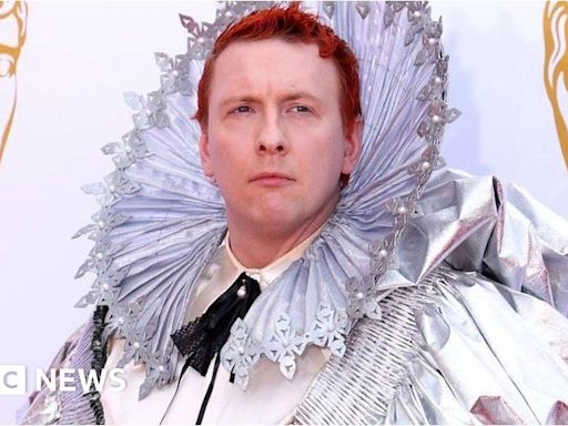 Joe Lycett dressed as Queen Elizabeth I at the Baftas