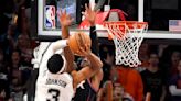 Clavadas de Johnson dan a Spurs victoria de 115-114 ante Suns