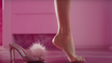 Los pies de Margot Robbie como Barbie causan fascinación