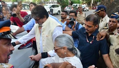 Amitabh Bachchan holds Jaya Bachchan's hands, arrives to vote in Lok Sabha election 2024. Watch