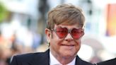 Elton John en France : sa séance de shopping avec ses fils dans une grande ville a très mal commencé !