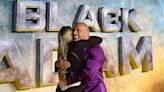 El abrazo de la hija de Daniel Craig a su ídolo Dwayne Johnson