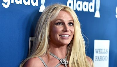 Britney Spears pode passar por cirurgia após machucar o pé