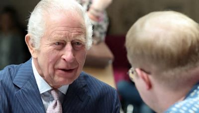 Rey Carlos III regresa a sus actividades públicas luego de su diagnostico de cáncer (VIDEO)