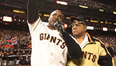 Bonds mourns death of godfather, Giants legend Mays