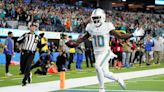 Miami Dolphins' Tyreek Hill runs for 57-yard scoop-and-score vs. Los Angeles Chargers