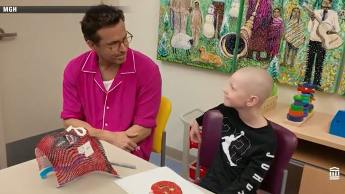 Ryan Reynolds visits Deadpool superfan battling cancer at MGH - Boston News, Weather, Sports | WHDH 7News