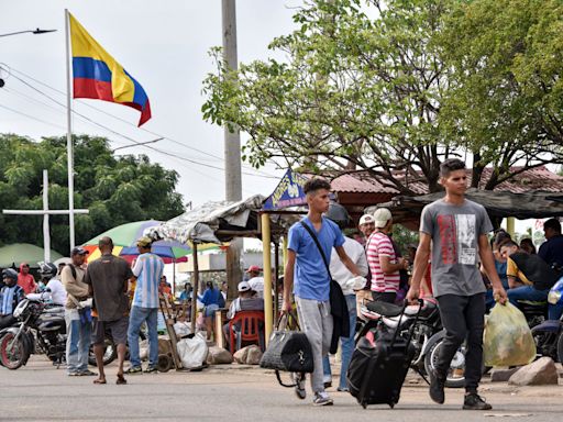 Colombia dará permisos especiales para regularizar a los tutores de 270.000 menores migrantes de Venezuela