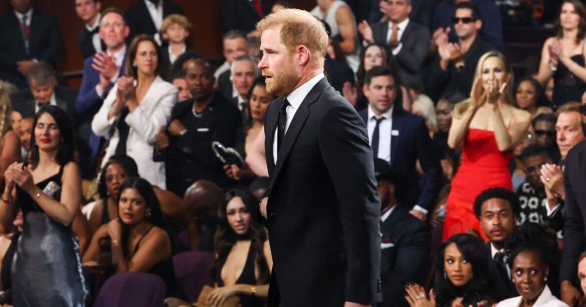 Humiliation for Harry as he's 'snubbed' by Wimbledon legend at awards ceremony