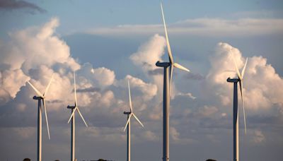 Wind turbines taller than skyscrapers to march across British countryside