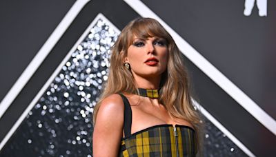 How many VMAs did Taylor Swift win last night? See the singer's full, record-breaking haul