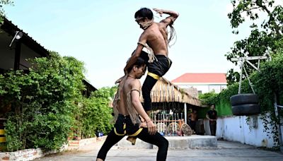 Jovens cambojanos lutam para preservar arte marcial quase destruída pelo Khmer Vermelho