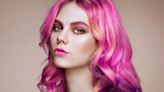 Qué significa teñirse el cabello de rosa, según la psicología