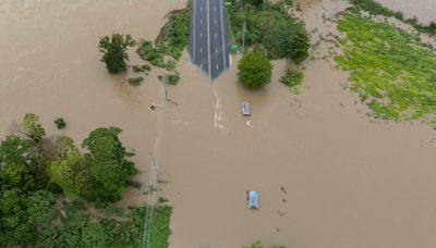 Guardia Nacional en Puerto Rico rescata a varias personas tras paso de huracán Ernesto - El Diario NY