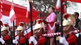 Centenares de peruanos recuerdan a muertos en las protestas durante el Día de la Bandera