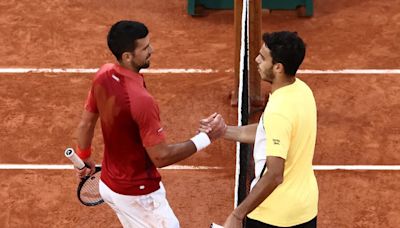 El gesto de reconocimiento de Novak Djokovic hacia Francisco Cerúndolo tras el increíble show que brindaron en Roland Garros: “Mereció ganar”