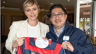 La princesa Charlene de Mónaco recibió la camiseta de Cha Roga