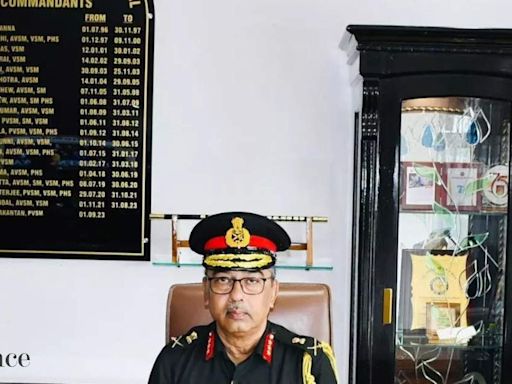 Lt Gen Shankar Narayan Assumes Command as Commandant of Army Hospital (R & R)