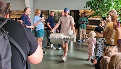 Barkov transforms hometown into ‘Barkov City’ during Stanley Cup celebration | Florida Panthers