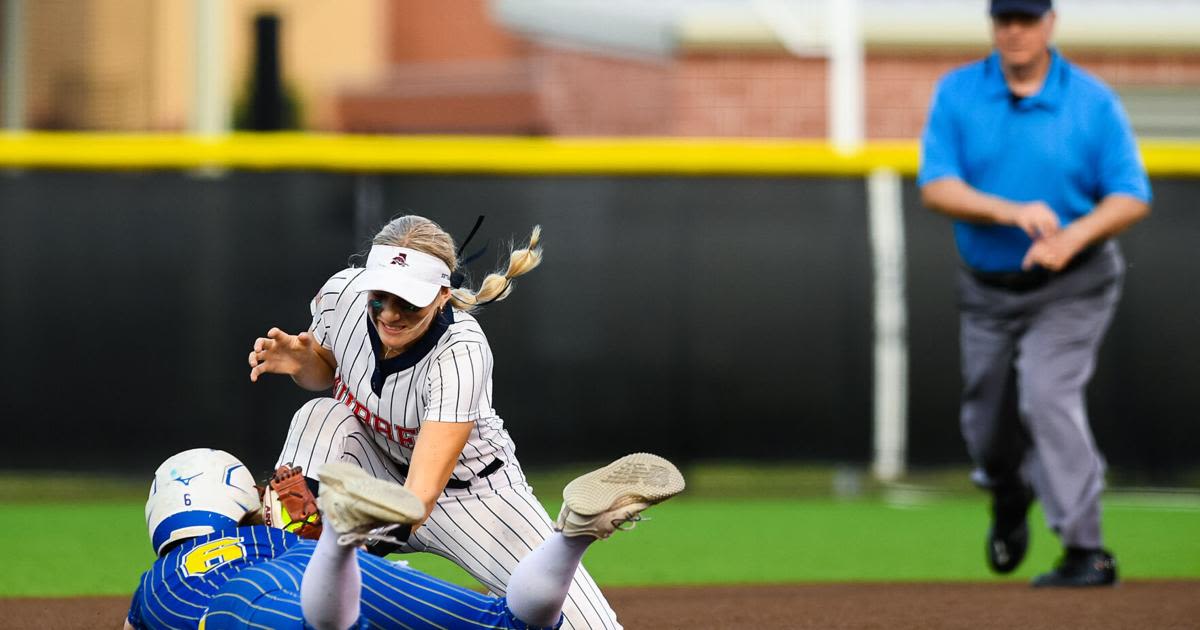 Round 2 softball rewind: Aubrey sweeps Venus; Guyer wins Game 1 over Arlington Martin