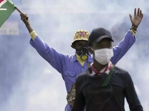Kenya protests: Police fire rubber bullets, tear gas at protesters after President Ruto urges talks