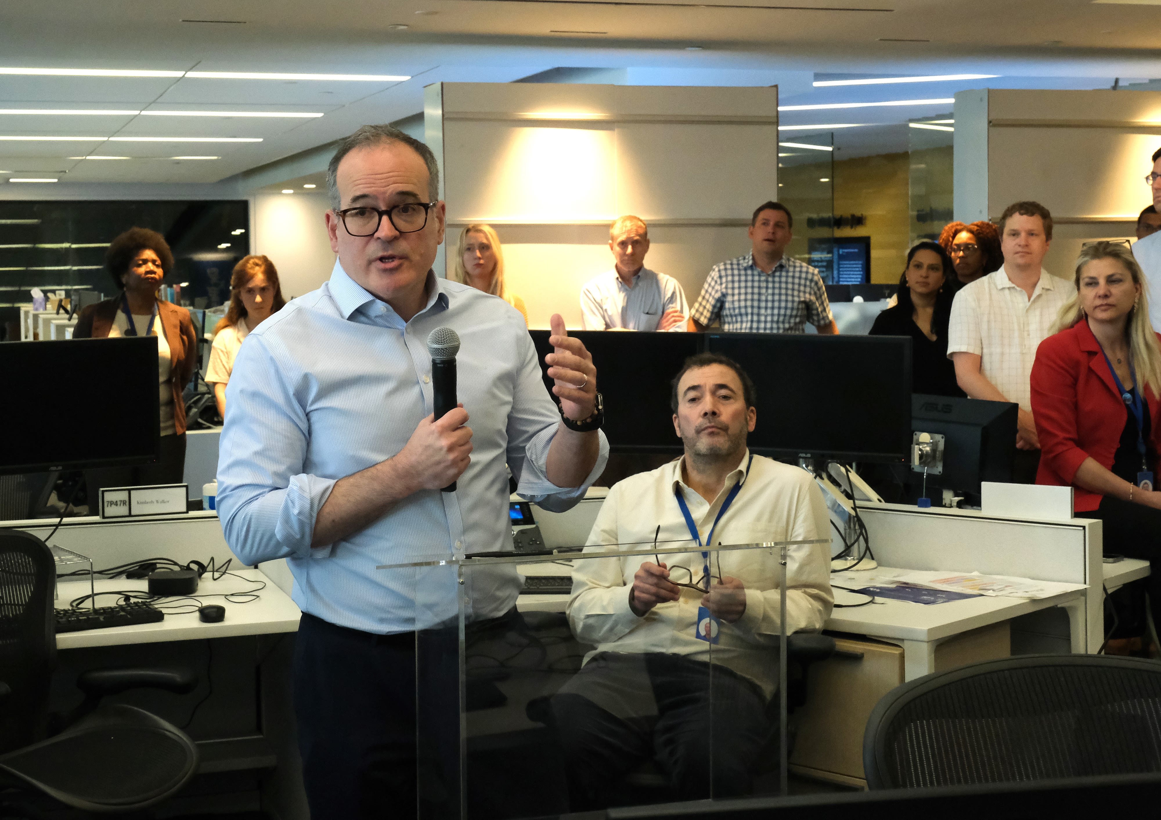 New Washington Post editor Matt Murray meets staff after abrupt Buzbee exit