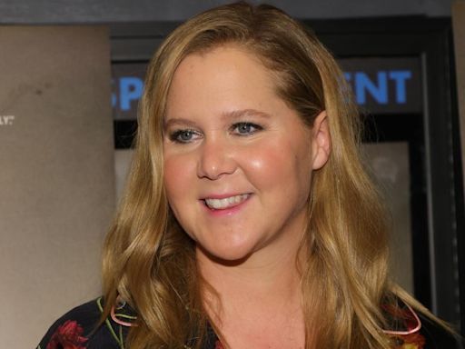 Amy Schumer Flashed Jimmy Buffett's Widow At His Memorial