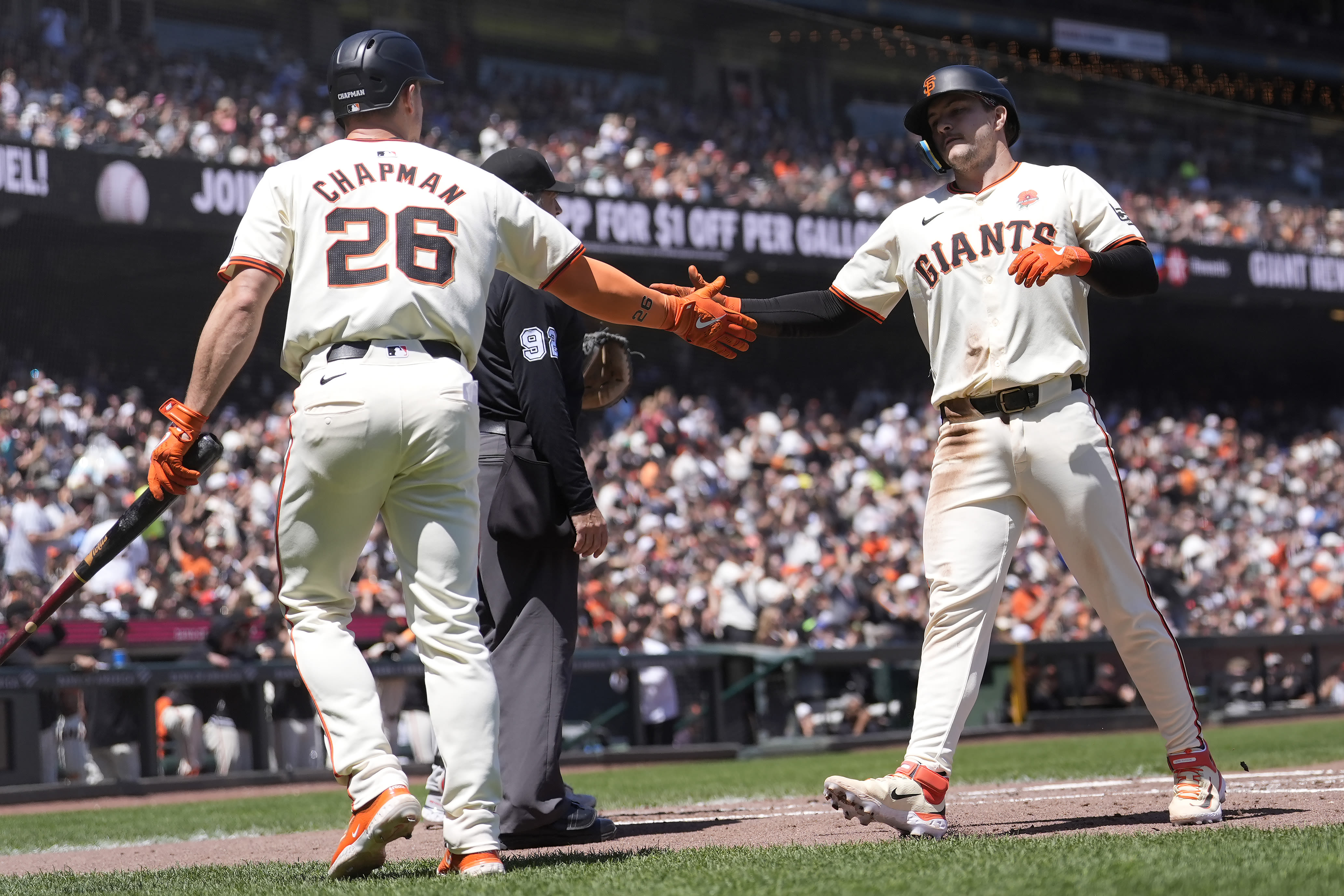 Brett Wisely drives in a pair of key runs as Giants hold off Phillies 8-4