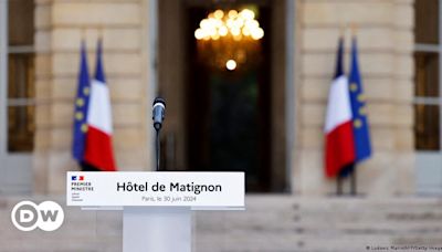 President Emmanuel Macron keeps France guessing – DW – 07/10/2024