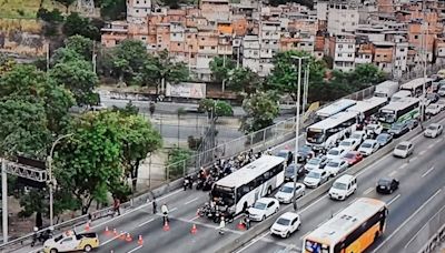 UFRJ suspende aulas no período noturno após confrontos no Complexo da Maré