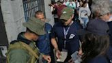 Observadores del Centro Carter recorren centros de votación durante la jornada electoral en Venezuela