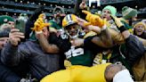 Rodgers, Packers rout Vikings 41-17, control playoff fate