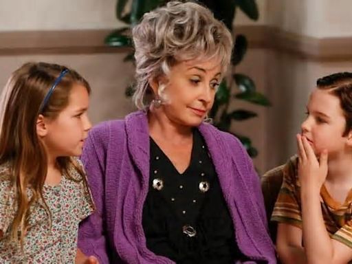 Annie Potts basks in love of co-stars on 'Young Sheldon' set