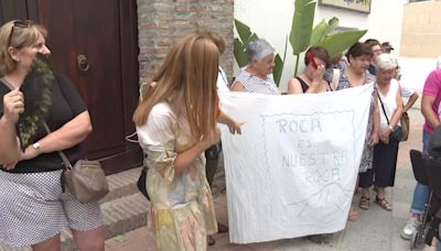 Los vecinos de Benamargosa, Málaga, enfrentados por el cura del pueblo: "No quiere bautizar a los niños"