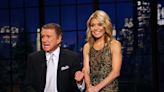 Kelly Ripa says she 'needlessly' had to share a bathroom with the audience during her first few years on 'Live!' though Regis Philbin had a private bathroom