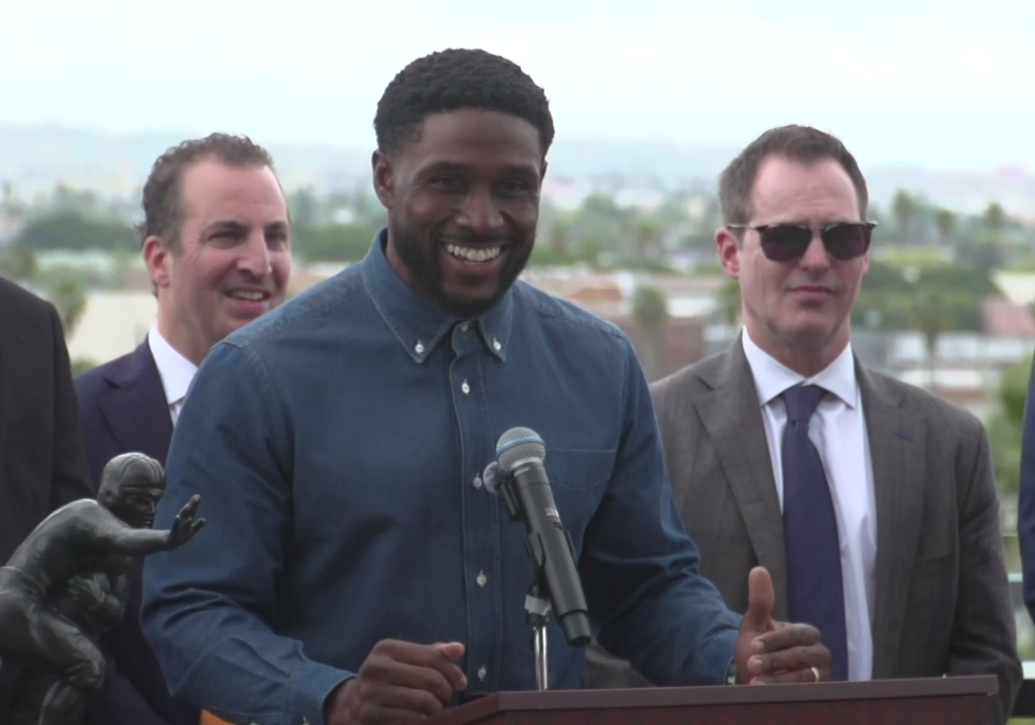 Reggie Bush calls for accountability after reclaiming Heisman Trophy