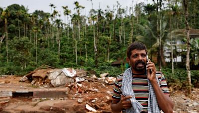 Indian soldiers building metal bridge to marooned area in Kerala landslides