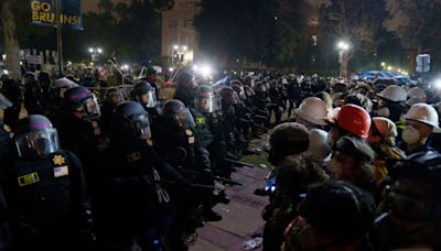 Así fue el desalojo de manifestantes propalestina de la UCLA: el campamento quedó reducido a escombros