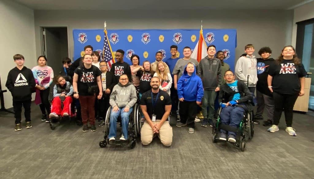 Officers treats multiple abilities class to tour of Alabaster Police Department - Shelby County Reporter