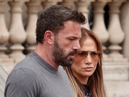 Jennifer Lopez, "furiosa" y "humillada" por Ben Affleck mientras él retrasa el divorcio por "protegerla"